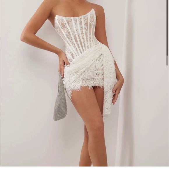 heiress beverly hills Dresses & Skirts - NWT heiress beverly hills white/cream lace corset draped mini dress
